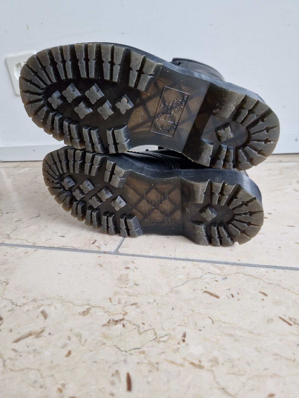 Dr. Martens Damenschuhe: Dr. Martens Boots, Grösse 37 – Gebraucht aus Zürich von PicassoLP 4