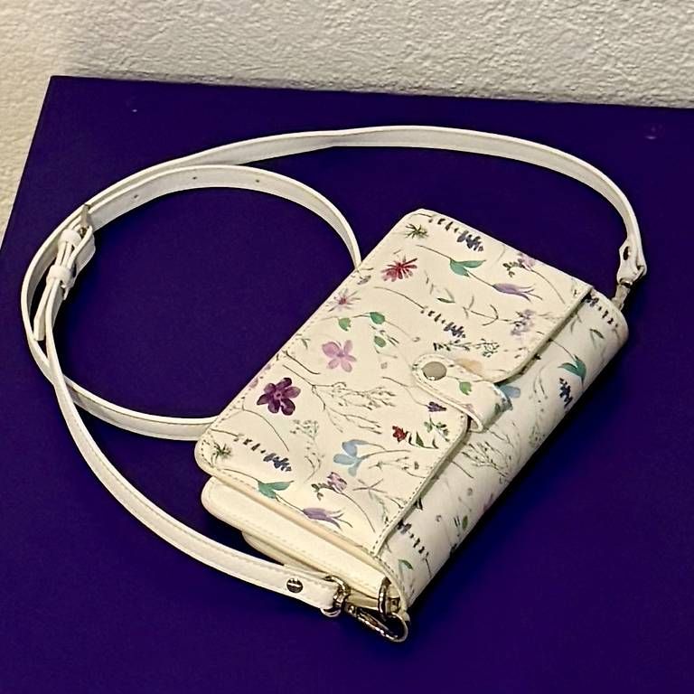Manor Borse da donna: Mini Tasche neuwertig Weiss mit Blumen – Usato da Liestal venduto da bodrum1978 1