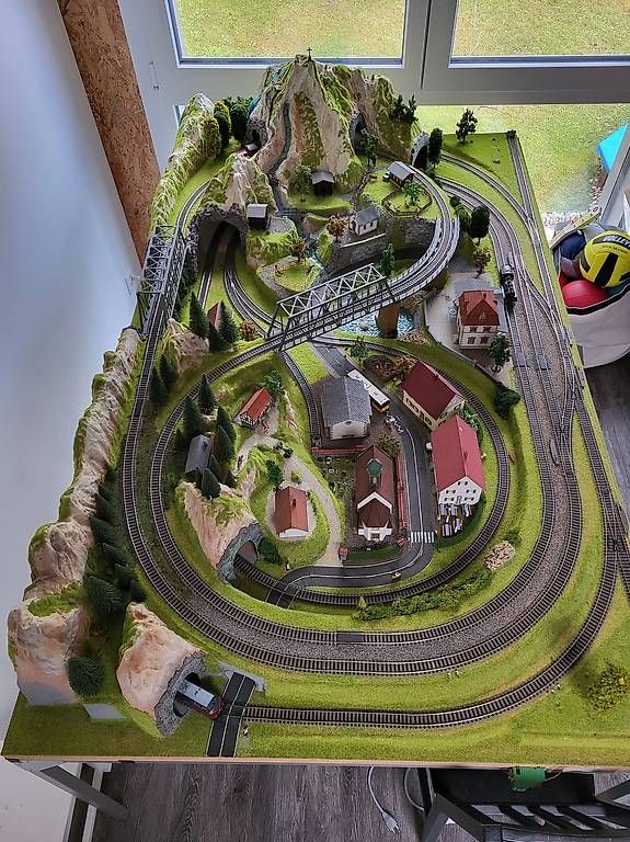 Fleischmann Modellini di ferrovie: Maquette de train Fleischmann – Usato da Gampelen venduto da cli_2thg 1