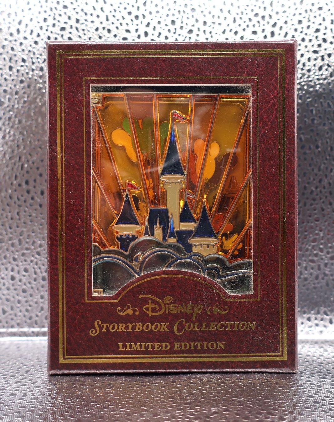 Disney Placchette & Badge: Disney STOORYBOOK Schloss – Usato da Winterthur venduto da Sammleroase