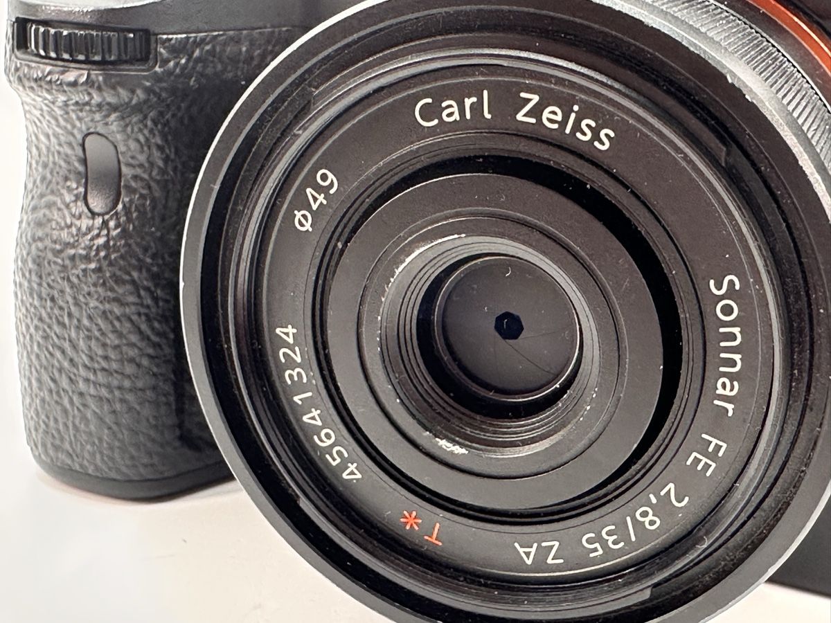 Sony Fotocamera: Sony Alpha 7 iii + 35mm Zeiss Objektiv + Griffe – Usato da Arbon venduto da Sed_9bj9 4