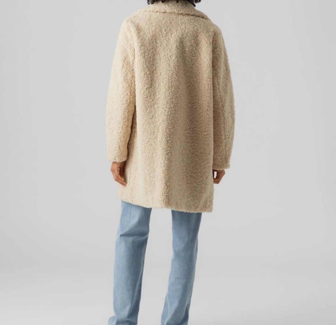 Vero Moda Cappotti: vero moda mantel teddy gr. S – Usato da Basel venduto da Treasurehunter 3