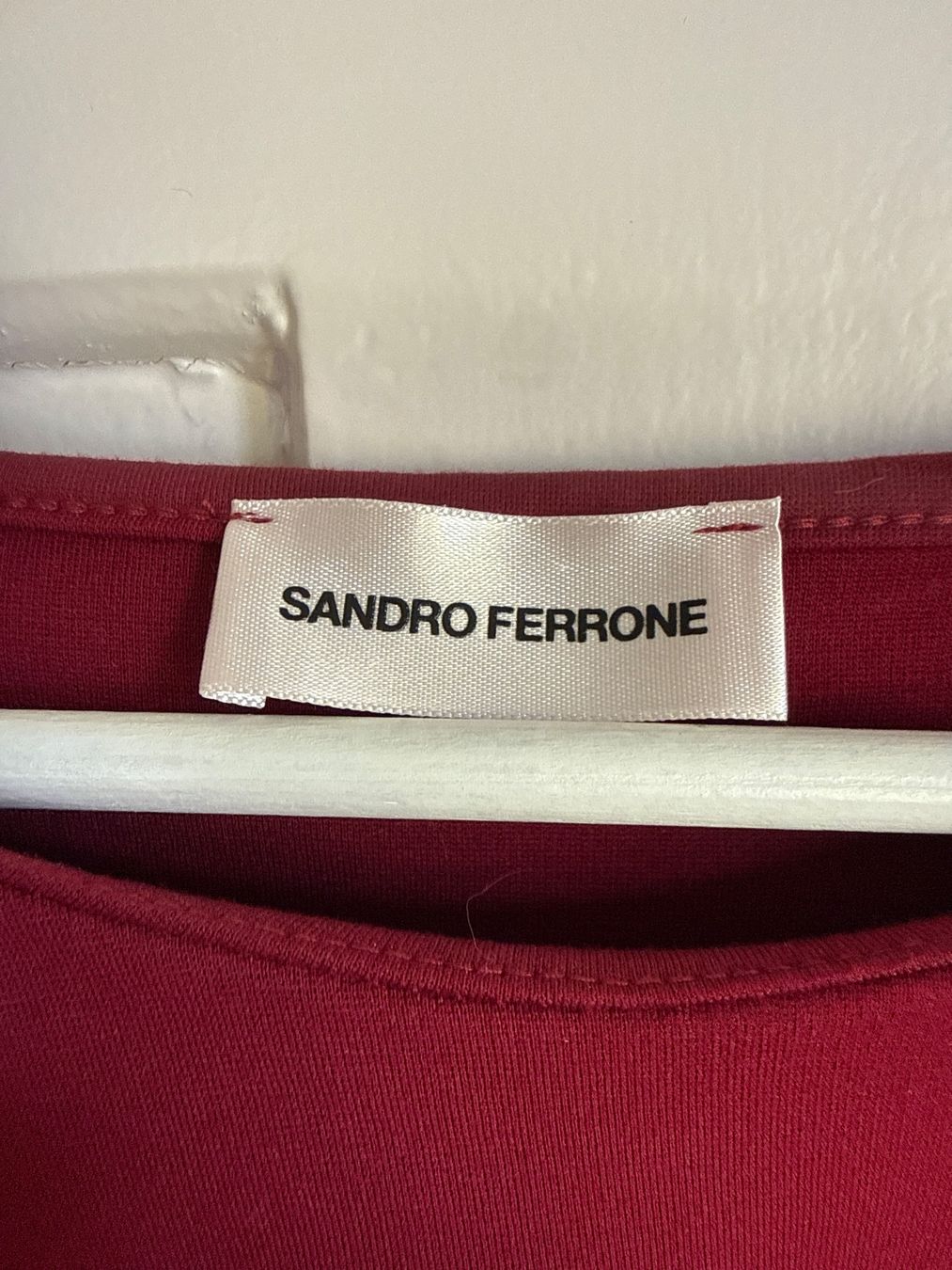 Top: Sandro Ferrone weinrotes Oberteil 36-38 – Usato da St Gallen venduto da mayerka 1
