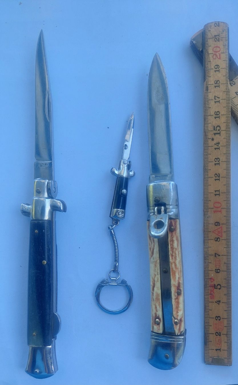 Accessori: 3 Klappmesser,  eines mit Horn – Usato da Zürich venduto da Cortin 1