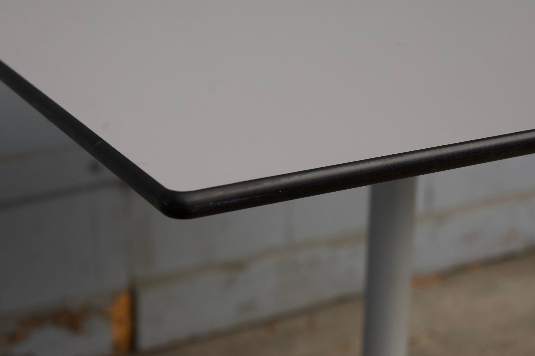 Tavoli: Vitra Contract  Outdoor Table Charles und Ray Eames – Usato da Zürich venduto da starch.studio 5
