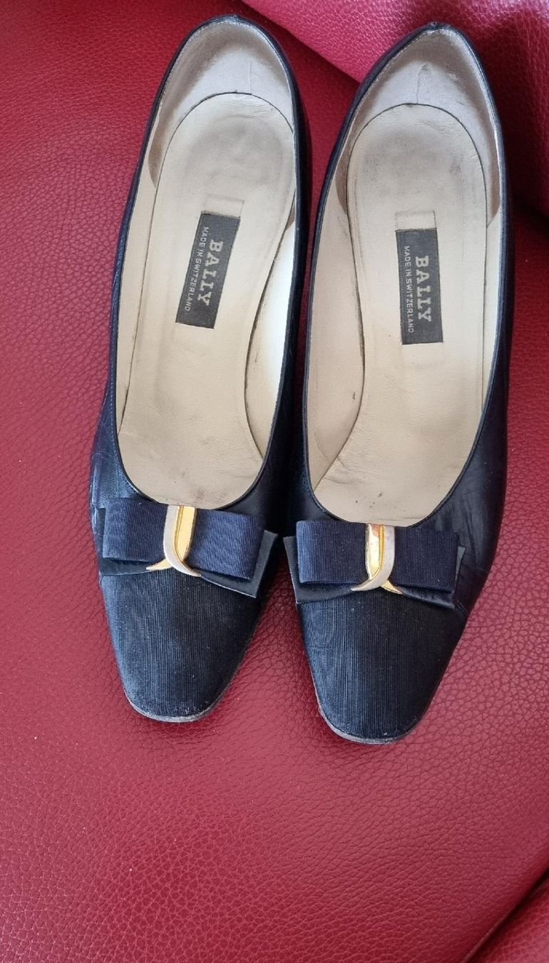 Bally Scarpe da donna: Bally bleu marin T 7 – Usato da Tolochenaz venduto da nieeva