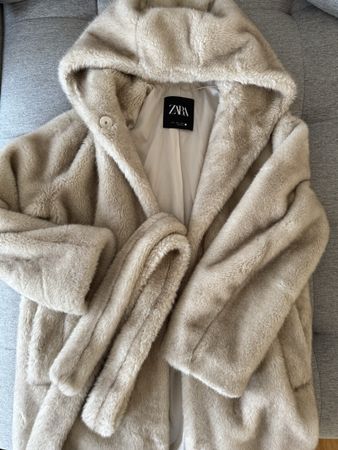 Cappotto Zara Teddy con cappuccio, taglia S