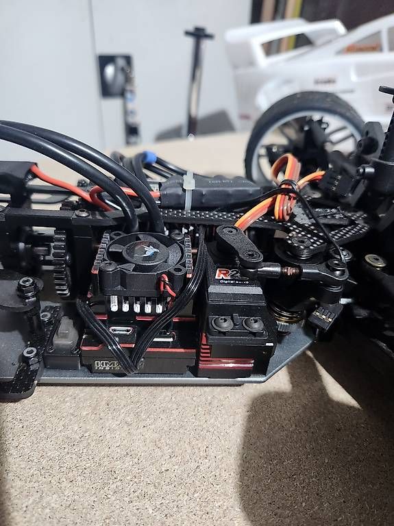 Modellismo RC: Voiture télécommandé Serpent SRX8 GT – Usato da Renens VD venduto da aligrapefruit 3