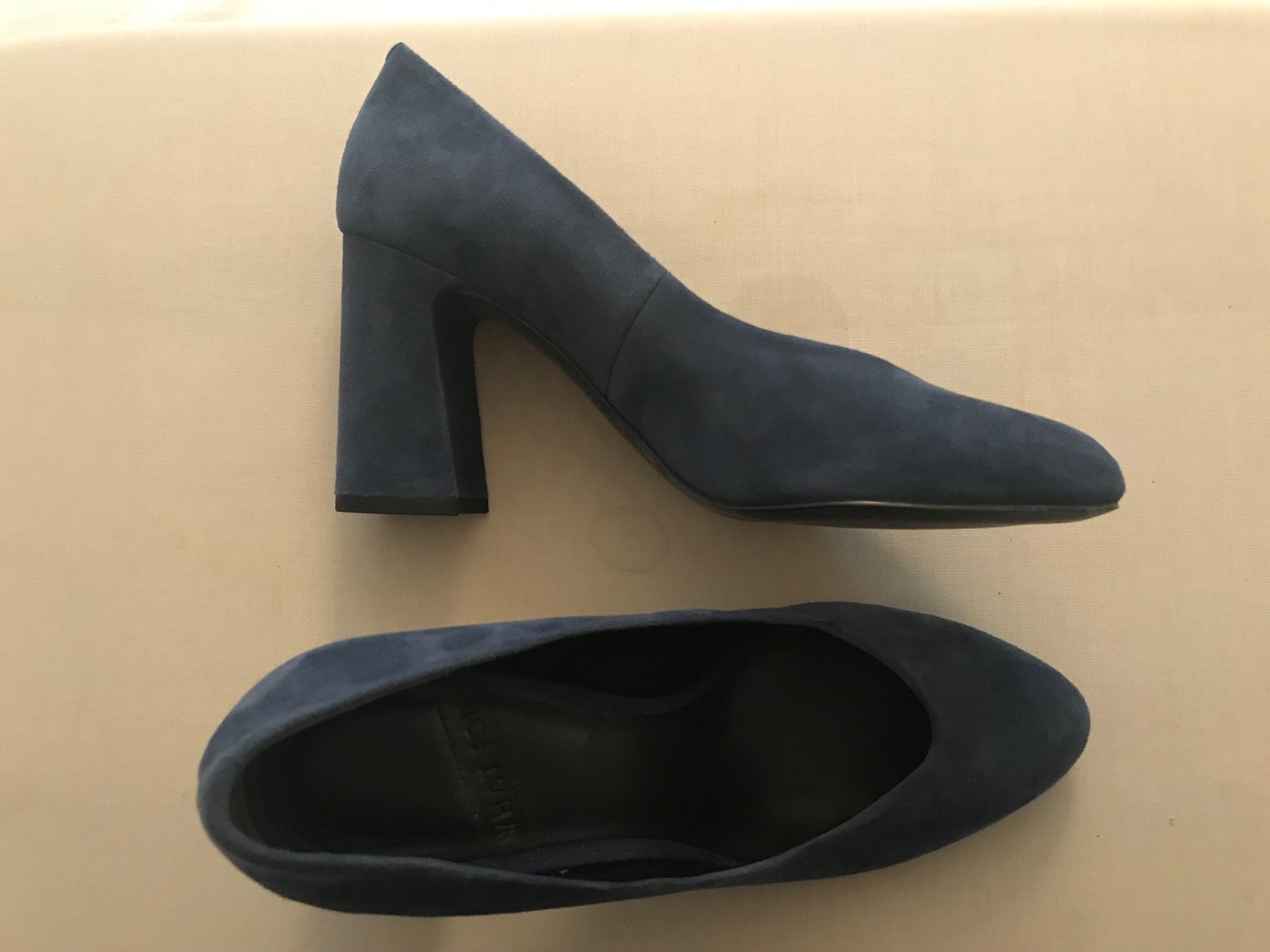 Scarpe da donna: Dunkelblauer Wildleder Pumps, Gr. 38 – Nuovo (secondo la descrizione) da Fraubrunnen venduto da Vpeck