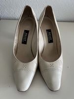 Vintage BALLY Switzerland Cream Leather Perforated Pumps Hee