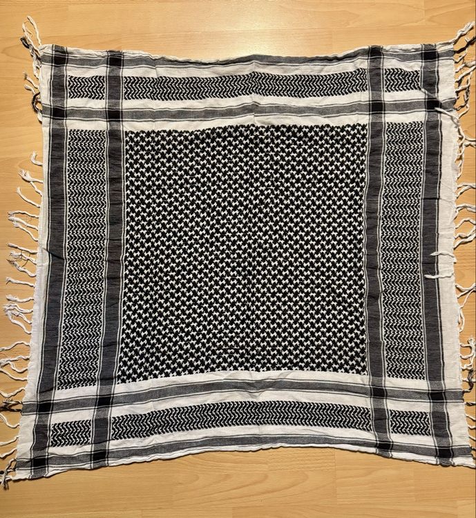 Foulard Vintage Kevser Noir Et Blanc Motif Fleuri - Bandana Carré - Occasion