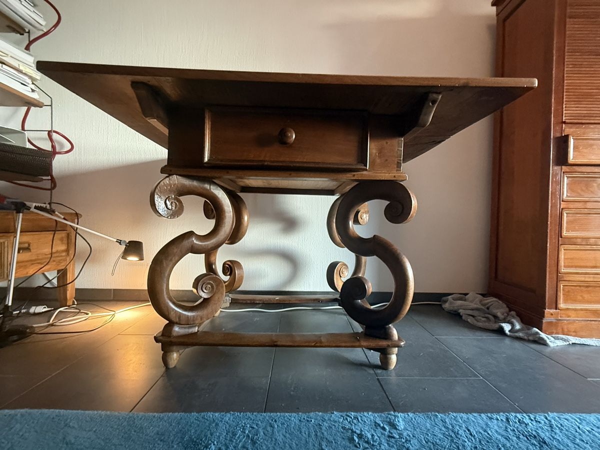 Tables: Eleganter Holztisch – D'occasion à Chur par pet_q7kd 7