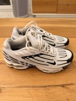 Baskets Nike Air Max Plus TN blanc noir pointure 36 EU