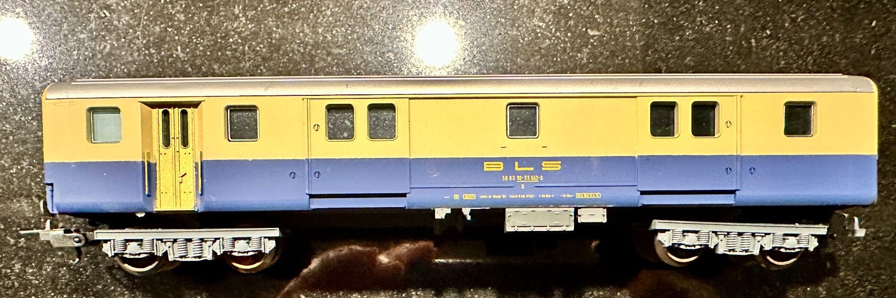 Lima Modellini di ferrovie: Lima 309338 H0 BLS Gepäckwagen – Nuovo e nell'imballaggio originale da Burgdorf venduto da Gedora