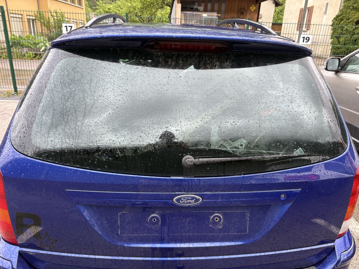 Ford Tutti pezzi di ricambio auto: Hayon Ford focus st break – Usato da Fleurier venduto da gas_vf5g