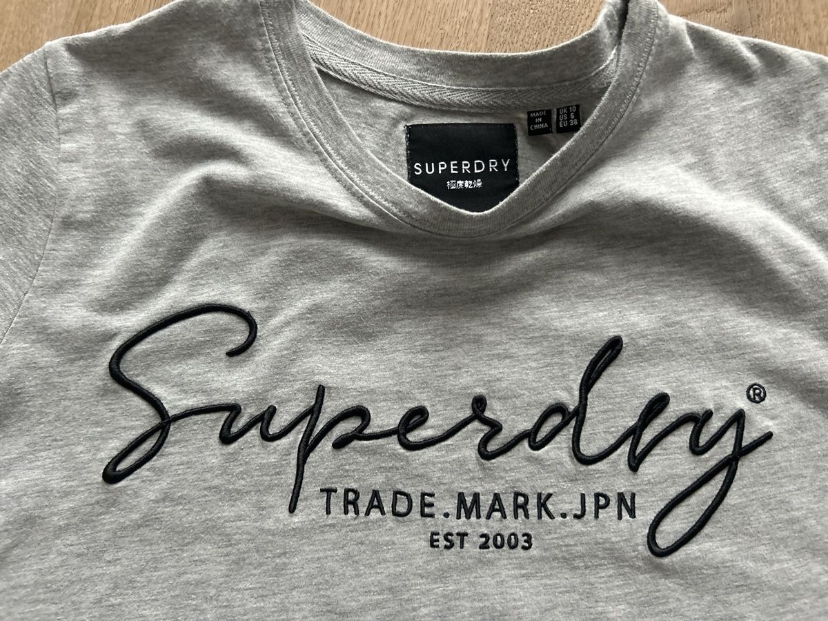 Superdry T-shirt: T-shirt Superdry 36-38 – Usato da Yens venduto da Chriis 1