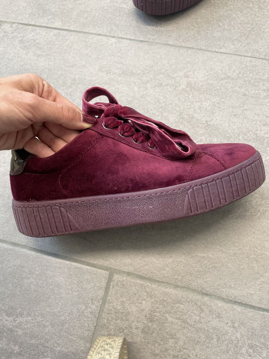 Damenschuhe: Sneaker Samt – Gebraucht aus Kilchberg BL von ann_kwk5 1