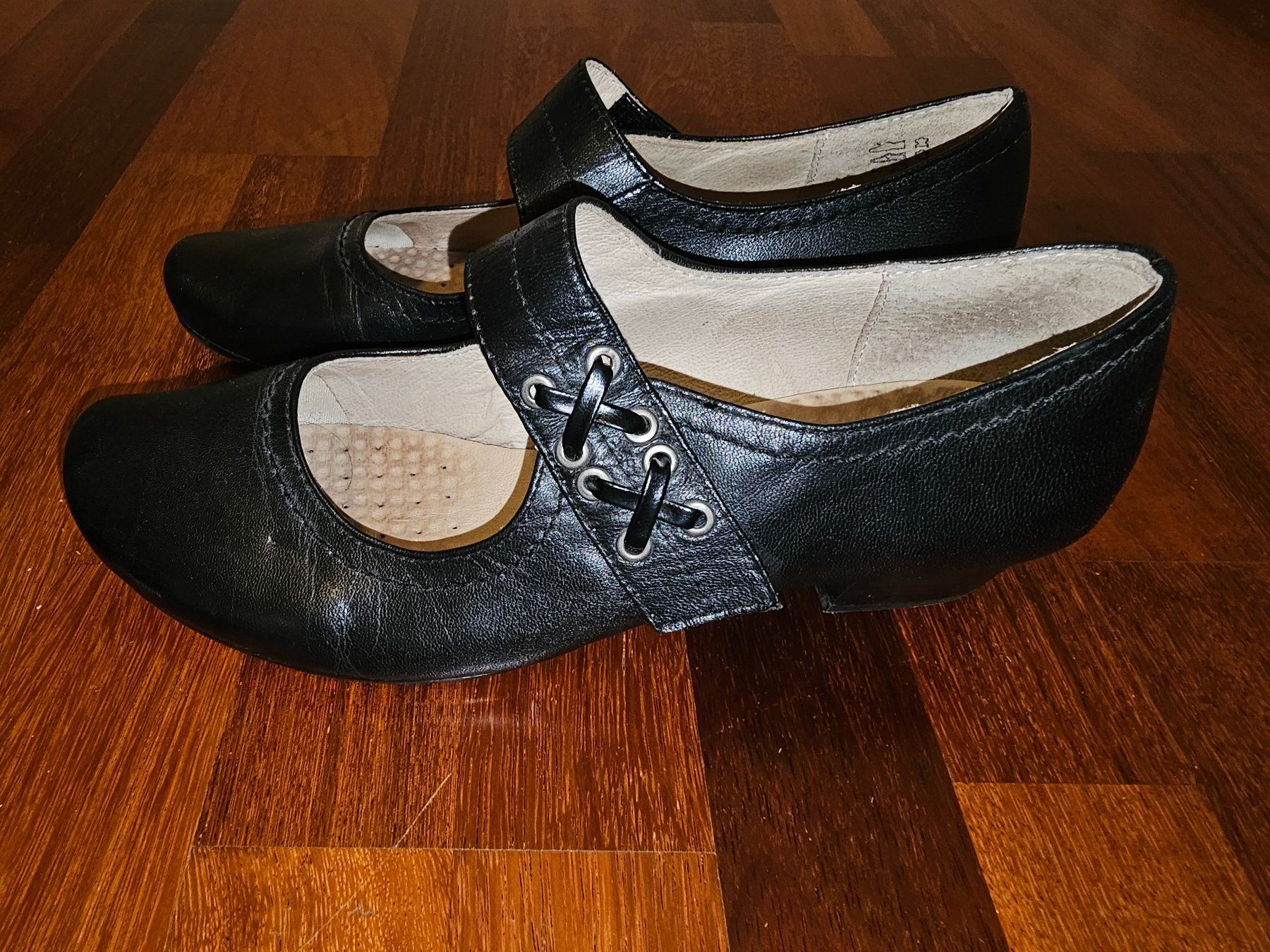 Scarpe da donna: Schicker halboffener Schuh, schwarz, Grösse 6 1/2 – Usato da Heiden venduto da Taronia 1