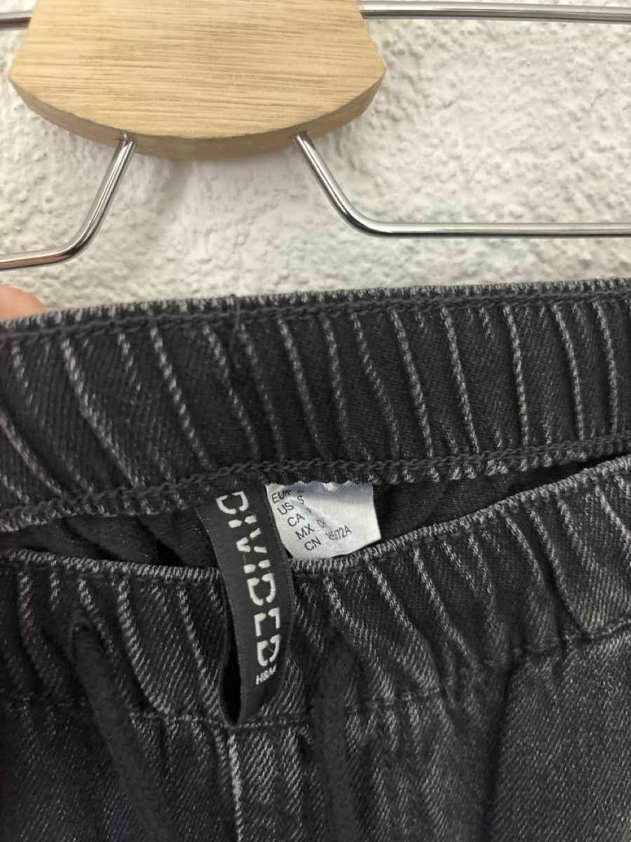 H&M Jeans: Pantalon en jean noir taille elastique – Usato da Prilly venduto da hei_5q56 1