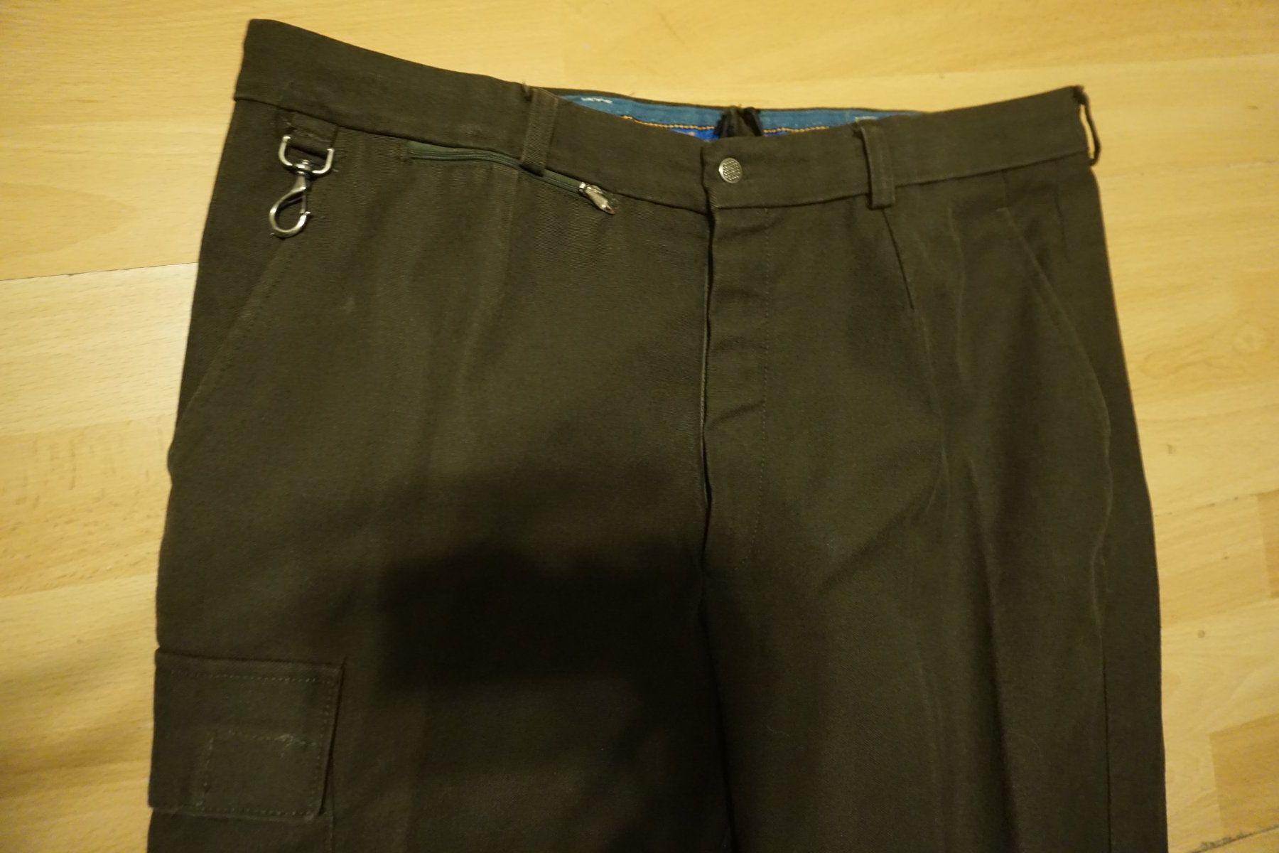 Pantaloni: Hose, Grösse 44 – Usato da Zürich venduto da einalemjena 2