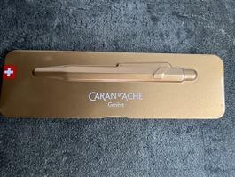 Caran d'Ache Kugelschreiber goldfarben mit Etui