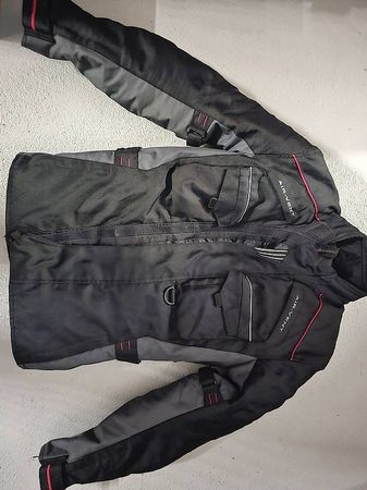 Motorradjacke zu verkaufen ? Perfekt für deine nächste Tour!