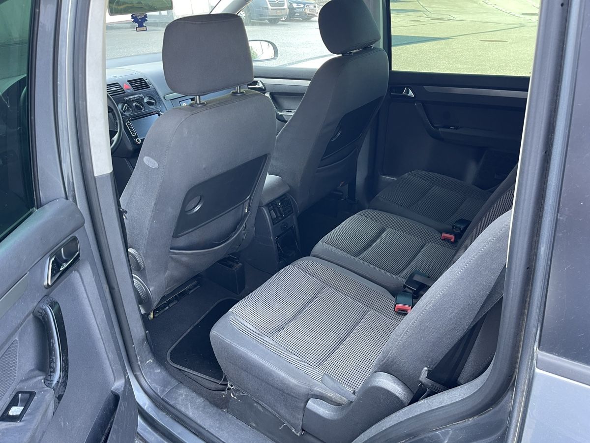 VW Autos: VW Touran 2.0TDI 7 Platz – D'occasion à Spiez par bertula 7