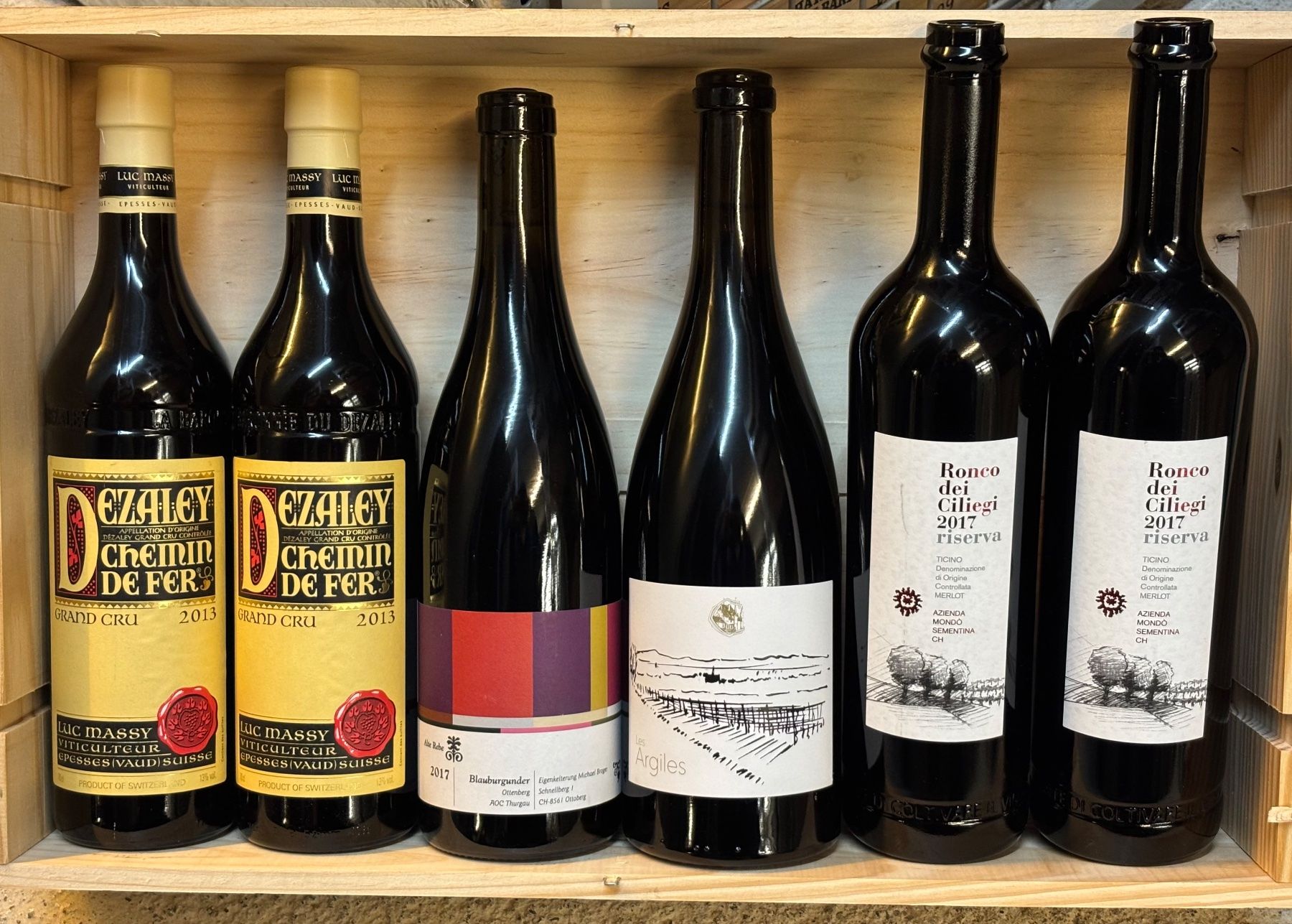 Vino: 8 Flaschen exklusive Schweizer Spitzenweine – Nuovo e nell'imballaggio originale da Männedorf venduto da RVO66
