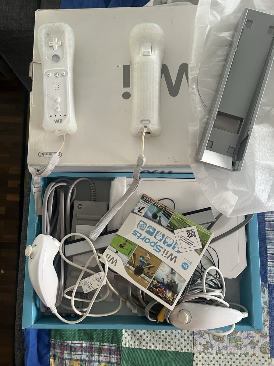 Nintendo Console: Console Wii avec jeux et accessoires – Usato da Lausanne venduto da fai_nfg5 1