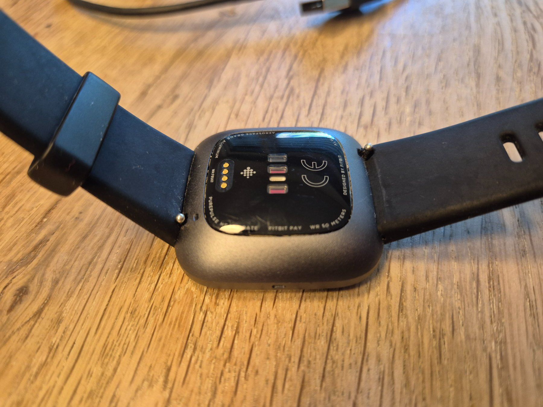 Fitbit Smartwatch: Smartwatch Fitbit Versa 2 | neuwertig – Nuovo (secondo la descrizione) da Thalwil venduto da Aljbaba 3