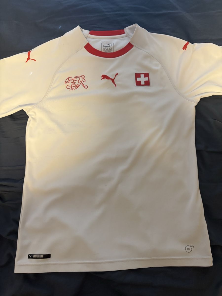 Schweizer Nati Leibchen & Hosen: Schweizer Trikot Away / Grösse M – Gebraucht aus Diepoldsau von yannick_1805