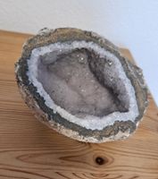 Steinkugel mit Kristall (Mineralien, Edelstein) Geode