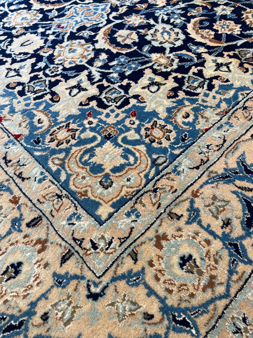 Nain Tappeti: Nain Teppich mit Seide – Usato da Luzern venduto da stilwerkstatt 1