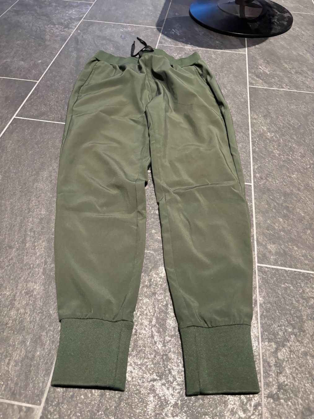 Hosen: Damen Hose - grün - Gr. S – Gebraucht aus Stadel von Chanel_5