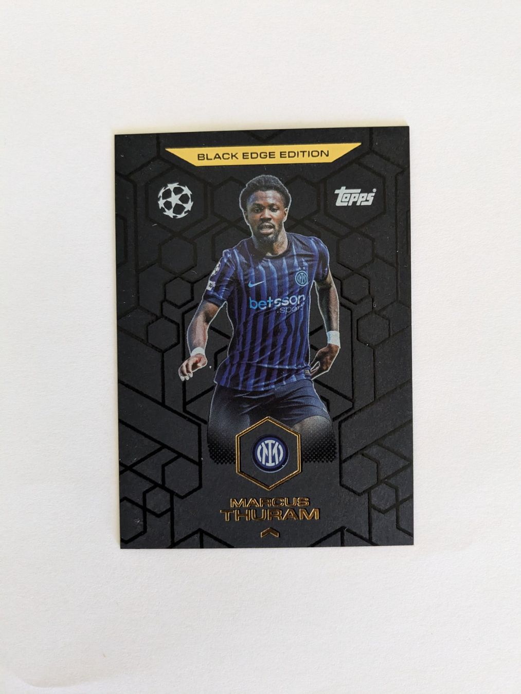 Topps Carte collezionabili: Topps match attax 25,/26 Black edge Marcus Thuram – Nuovo (secondo la descrizione) da Genève venduto da x_m_2v65