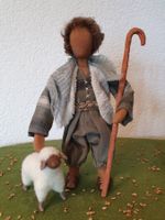 Krippenfigur Schwarzenberg: Hirte mit Schaf
