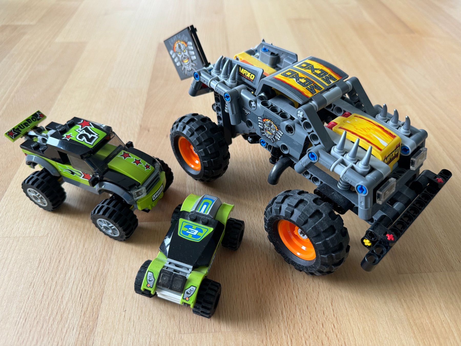 Lego Baukästen: LEGO Technic 42119 Monster Jam Max-D und zwei weitere Autos – Gebraucht aus Dübendorf von Digitalxs