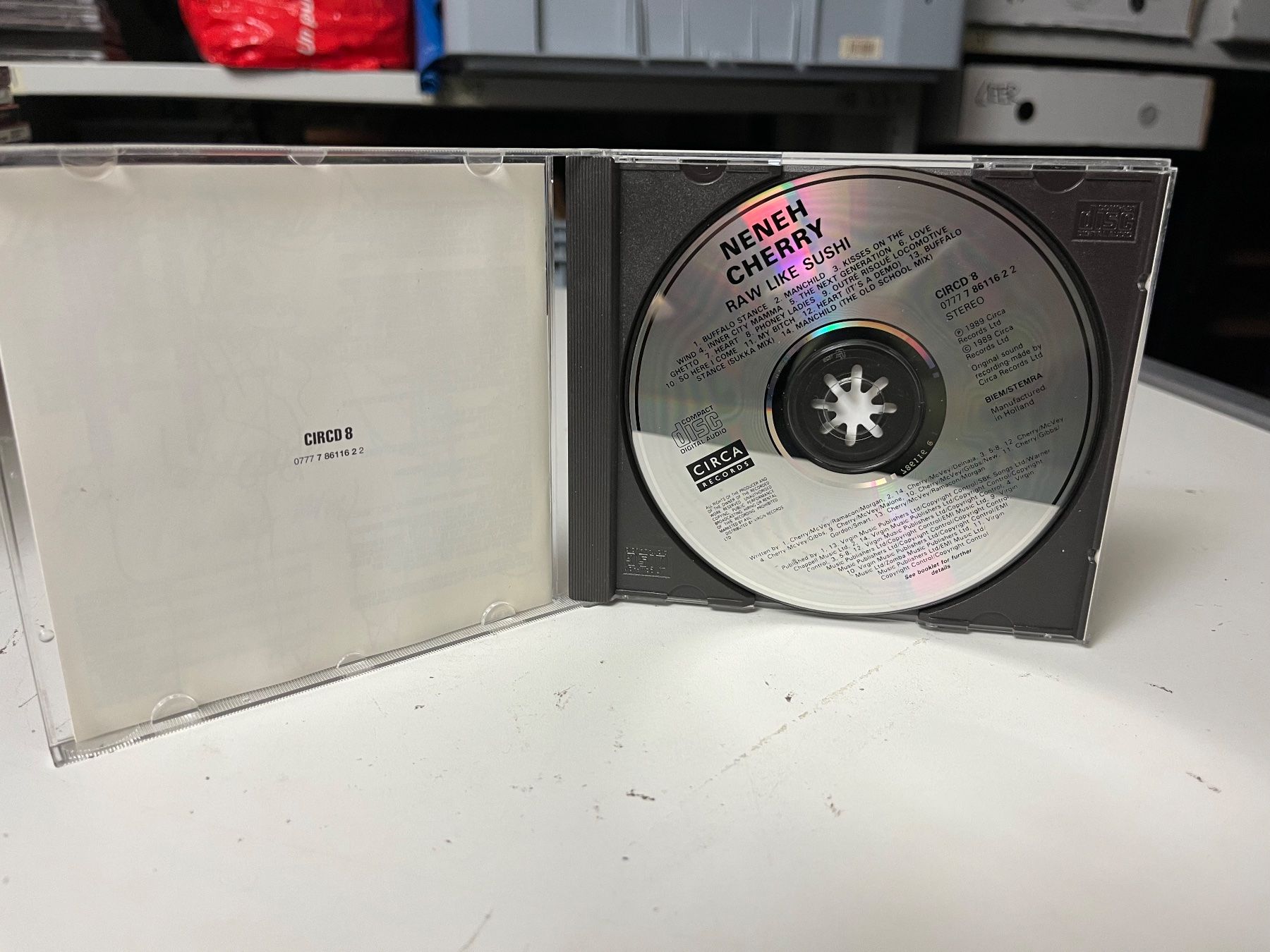 CDs: Neneh Cherry - Raw Like Sushi - HH22D – Neu (gemäss Beschreibung) aus Küsnacht ZH von swisssales.net 2