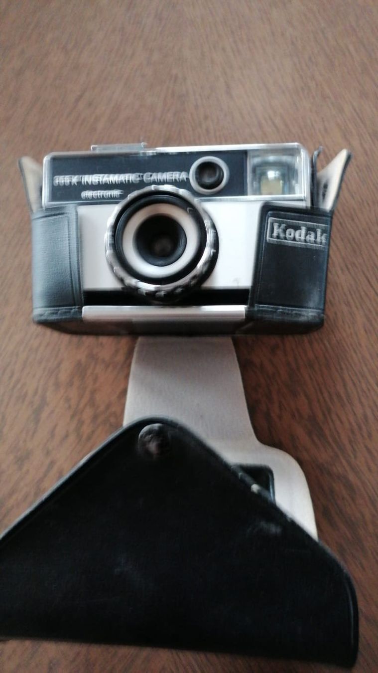 Kodak Fotocamera: Fotokamera Kodak Instamatic – Usato da Grächen venduto da Hel7890