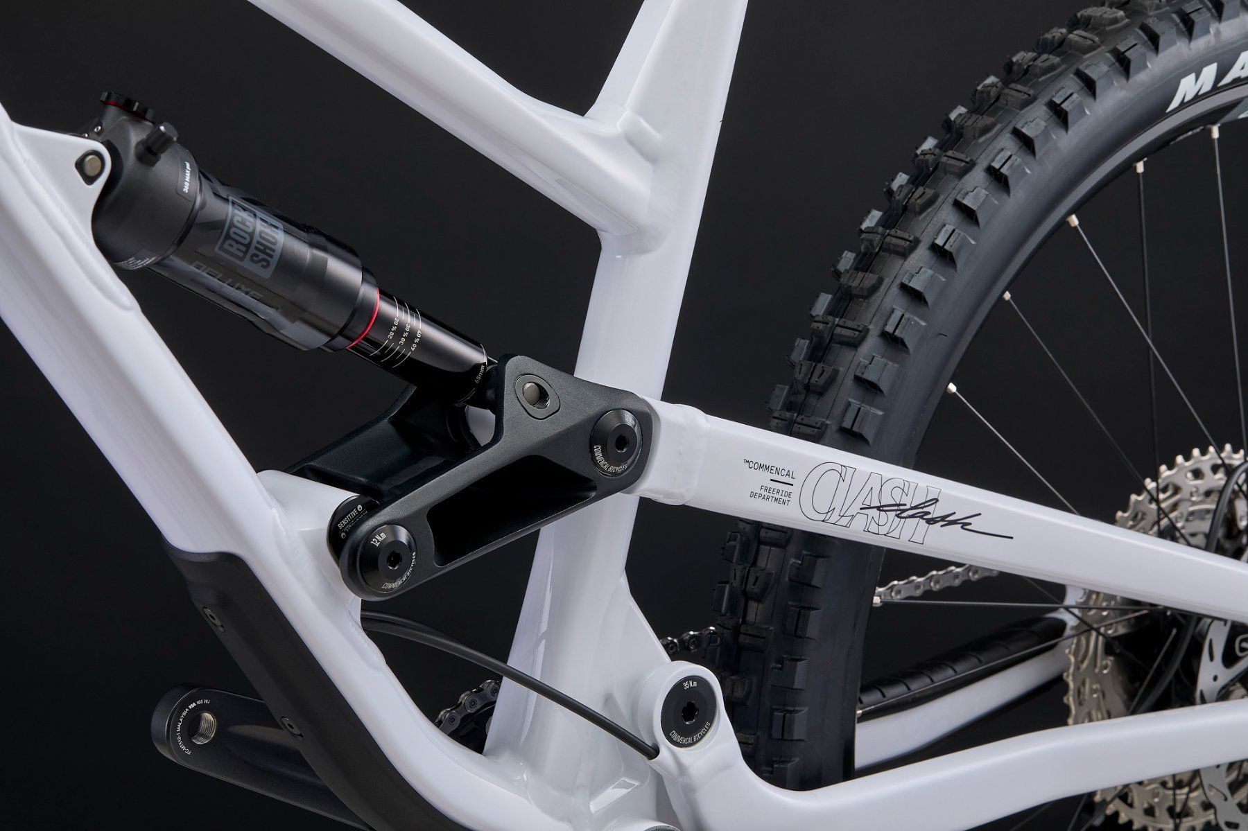 Commencal Biciclette: COMMENCAL CLASH MARZO PURE WHITE 2027 – Nuovo e nell'imballaggio originale da Lonay venduto da Malu-Bike 7