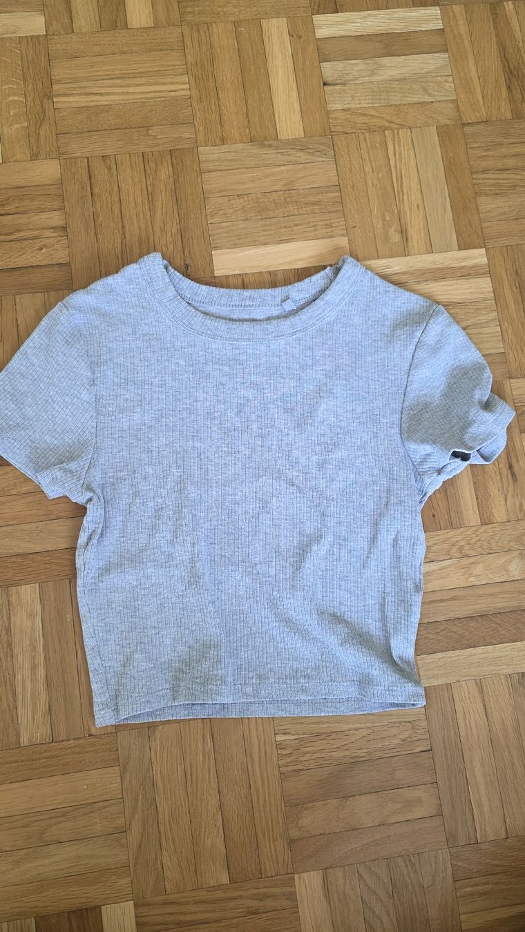 Camicette, T-shirt & Top: top femme – Usato da Fontainemelon venduto da ale_b865