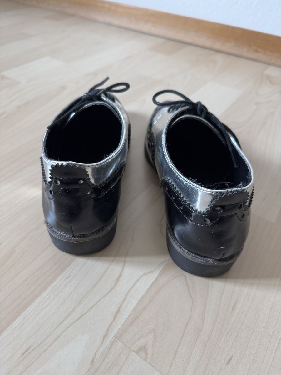 Scarpe da donna: Chaussures Richelieu argentées et noires – Usato da Villeret venduto da bys_k95b 2