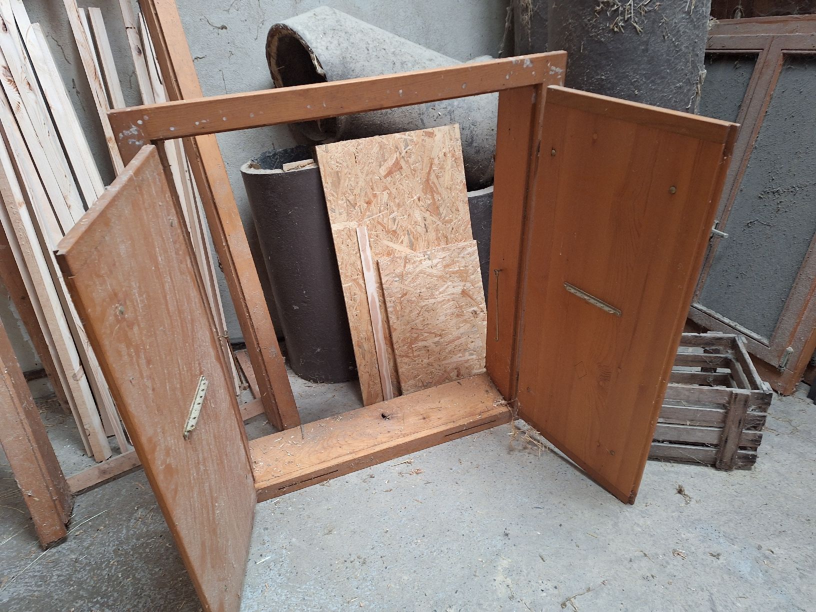 Fensterläden: Holz Rahmen mit Fensterläden – Gebraucht aus Eptingen von Bobbl1