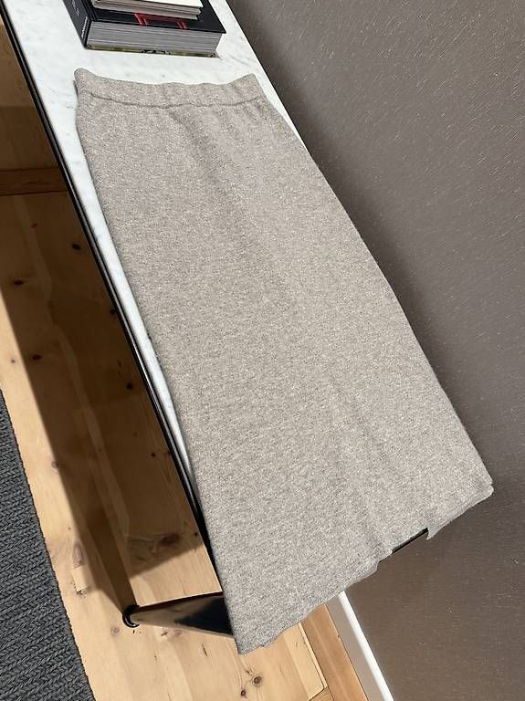 Gonne: Allude Kaschmir Rock – Usato da Wädenswil venduto da Cocomagi 3