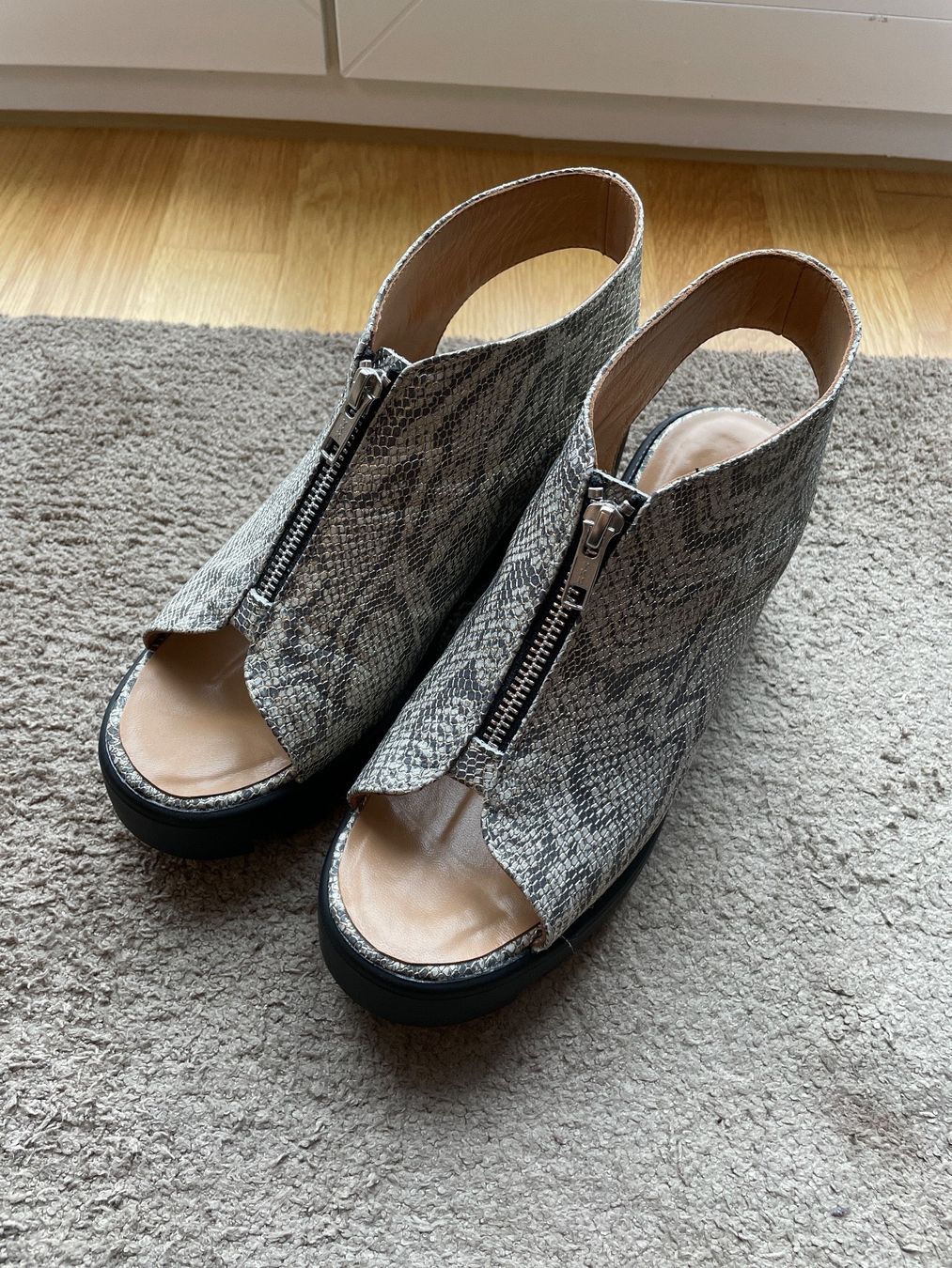 Scarpe da donna: Neue handgefertigte Sandalen – Nuovo e nell'imballaggio originale da Winterthur venduto da LeLe0606 3
