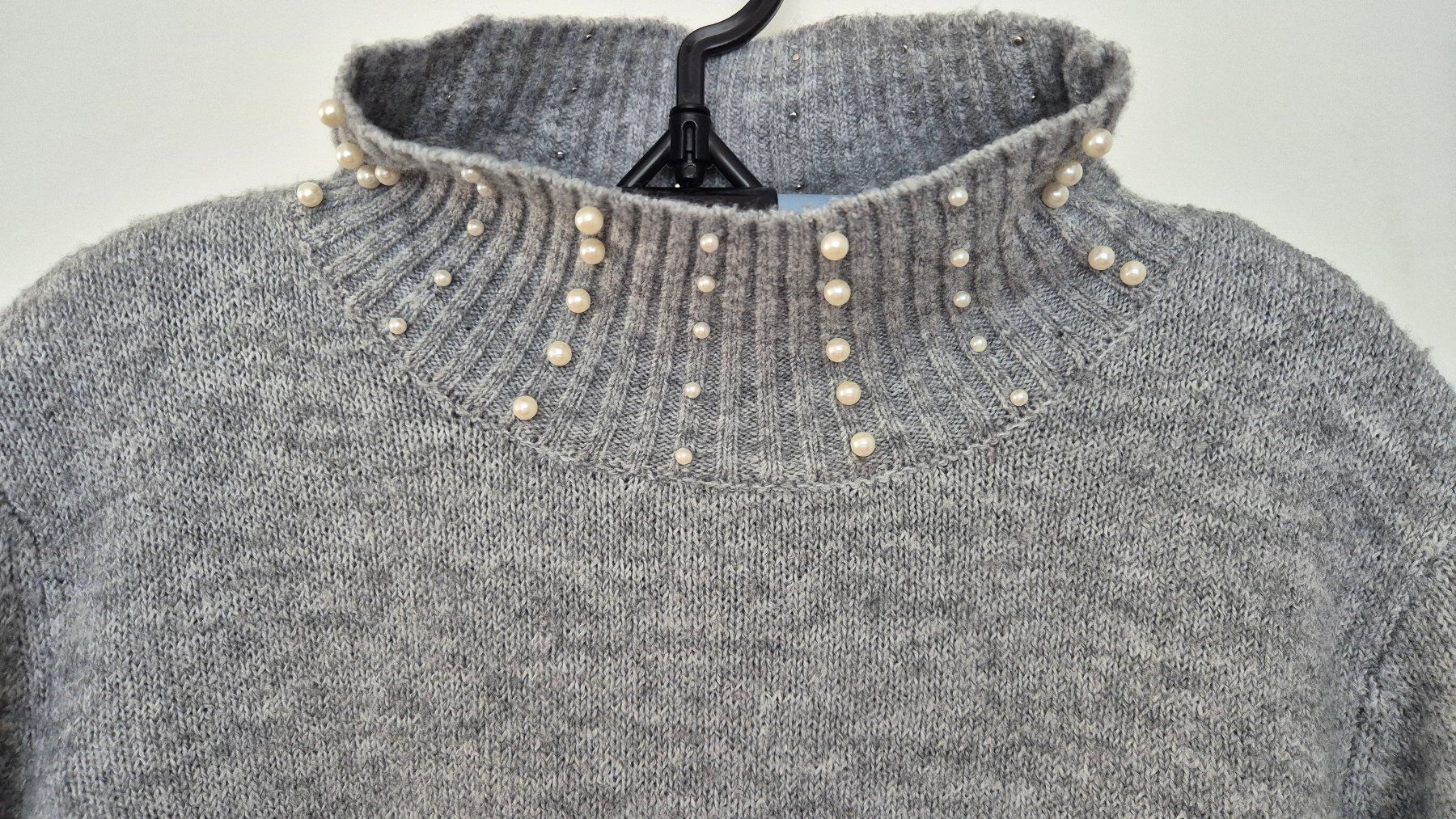 Maglioni & Felpe: JDY Strickpullover mit Perlen, grau, M – Usato da Münchenstein venduto da Trinity 1