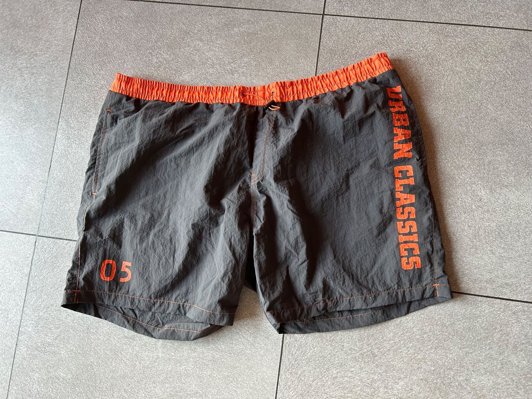 Costumi da bagno: Herren badeanzug URBAN CLASSICS gr. 5XL – Usato da Arbedo venduto da nadia1973