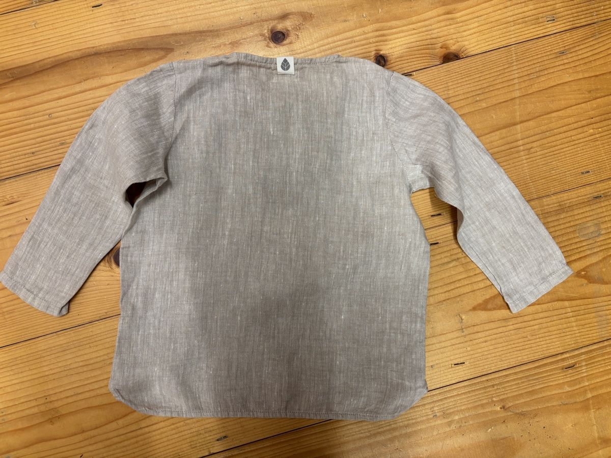 Hemden, T-Shirts & Polos: Leinenhemd Gr. 104 – Gebraucht aus Büren an der Aare von Nikito2001 2