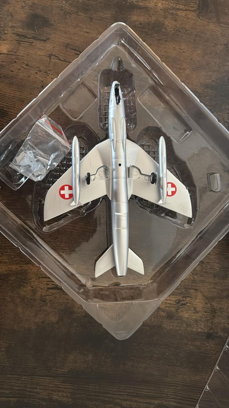 Schweizer Armee Modellbausätze & Standmodelle: Hawker Hunter MK58 Metallmodell 1:72 – Gebraucht aus Effretikon von jazz.pi 1