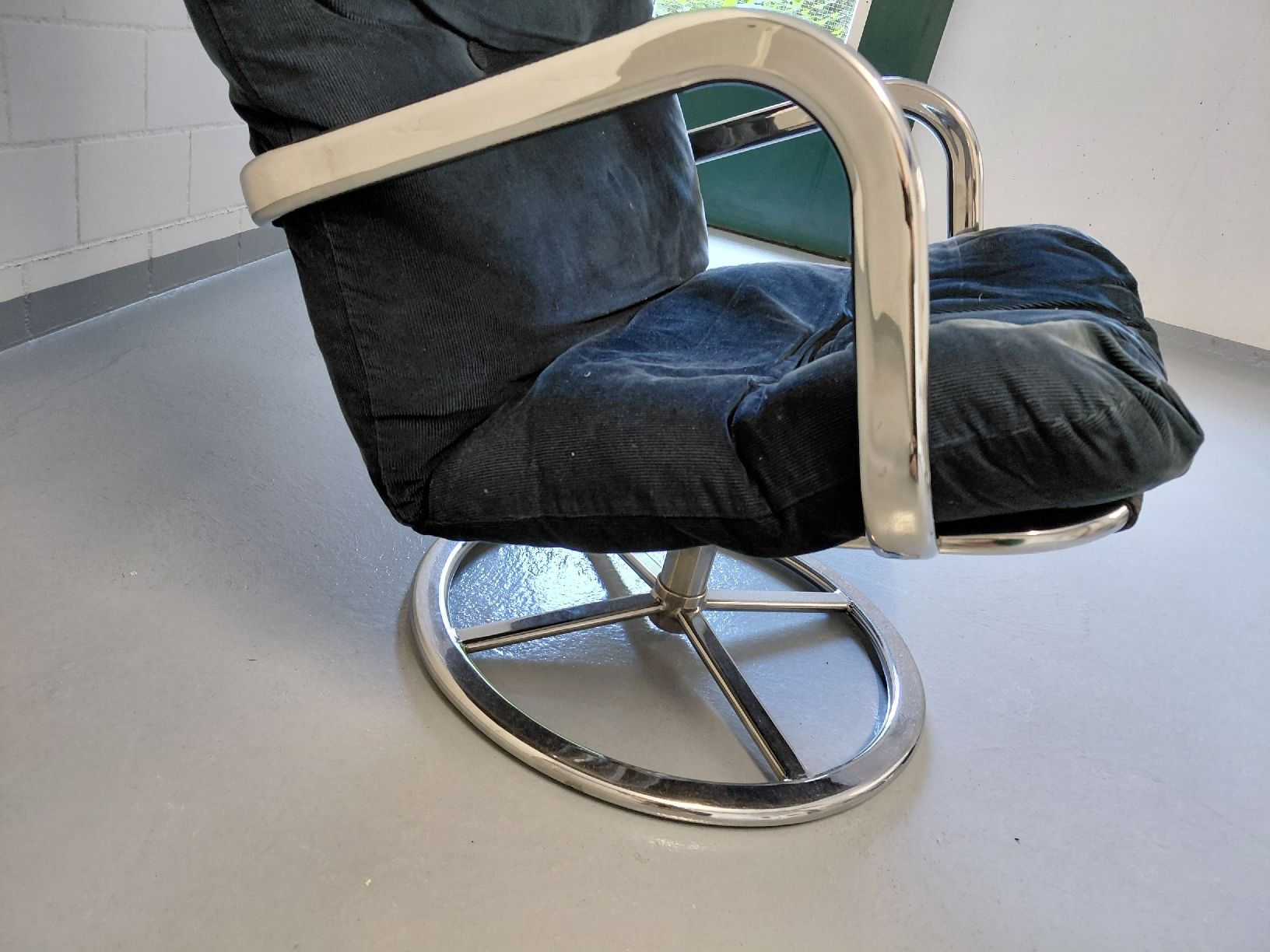 Poltrone: Sessel dunkelblau Cord mit Metallgestell – Usato da Cham venduto da srb_26vq 2